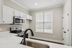 W 4th St-S0104-018.jpg