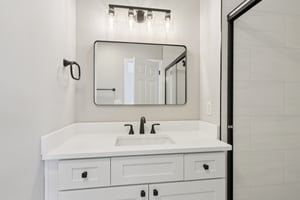 W 4th St-S0104-038.jpg