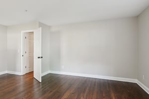 W 4th St-S0104-045.jpg