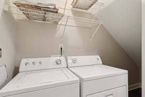 W 4th St-S0104-046.jpg