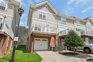 W 4th St-S0104-052.jpg