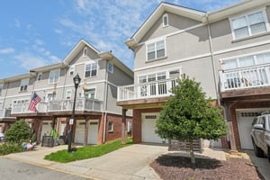 W 4th St-S0104-054.jpg