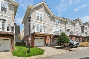 W 4th St-S0104-055.jpg