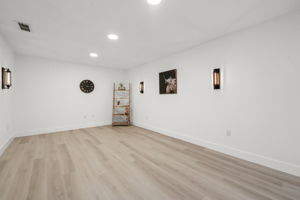  Photo 34