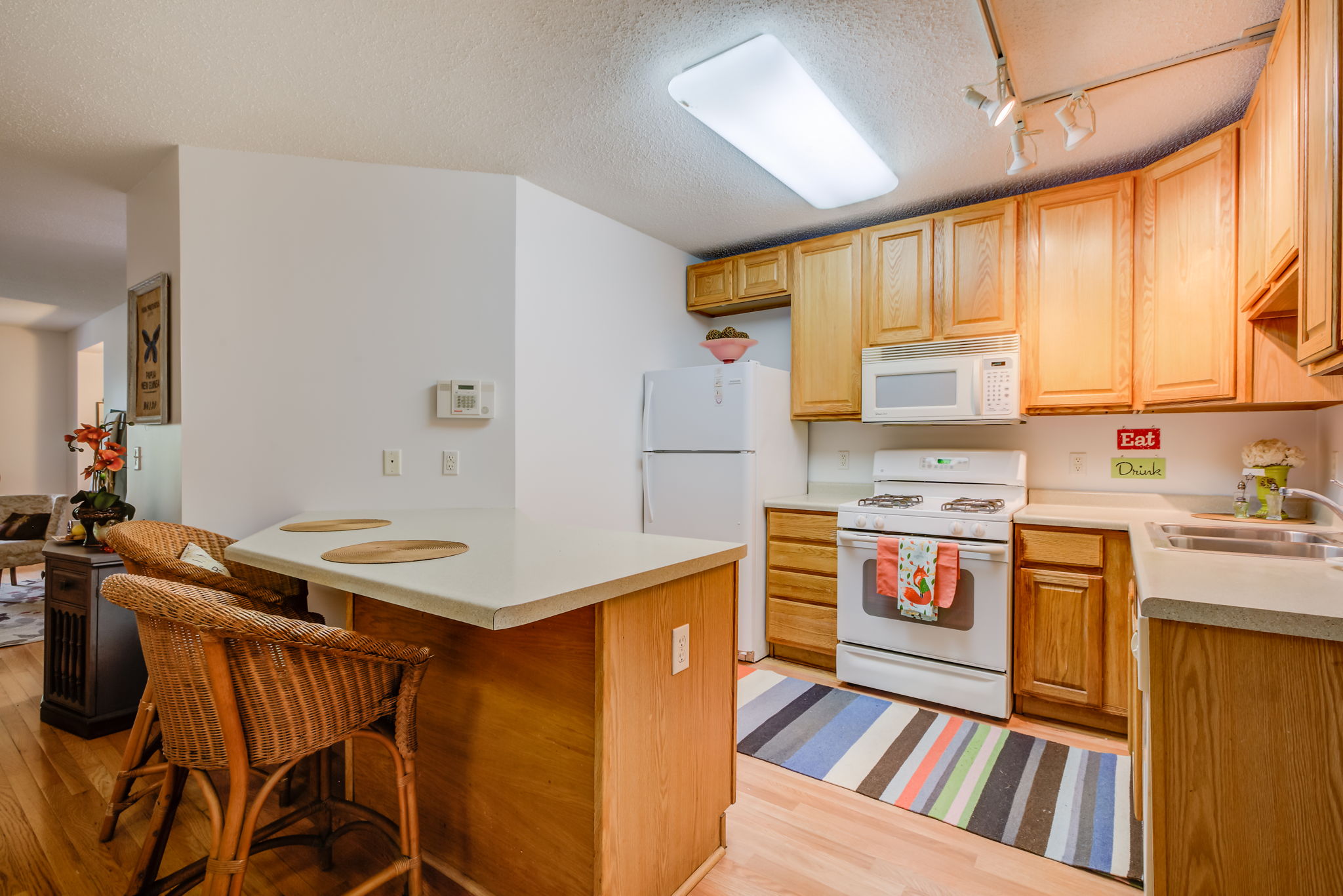 Kitchen/Eating Area