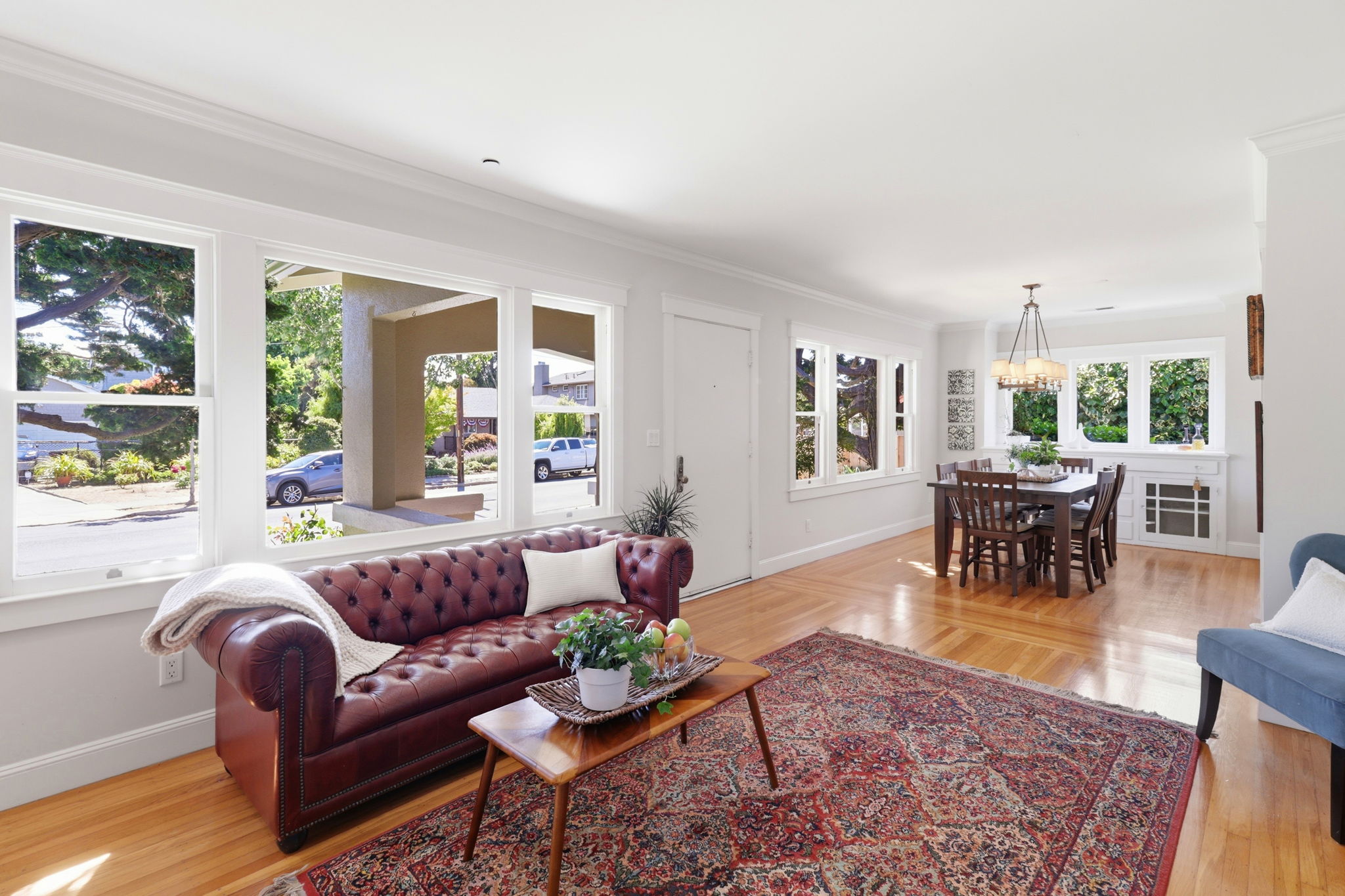011_F8_828 Laurel Ave