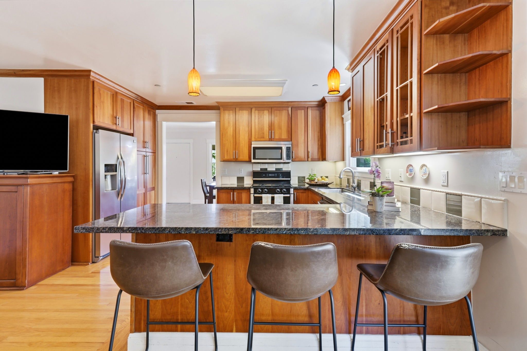 014_F8_828 Laurel Ave