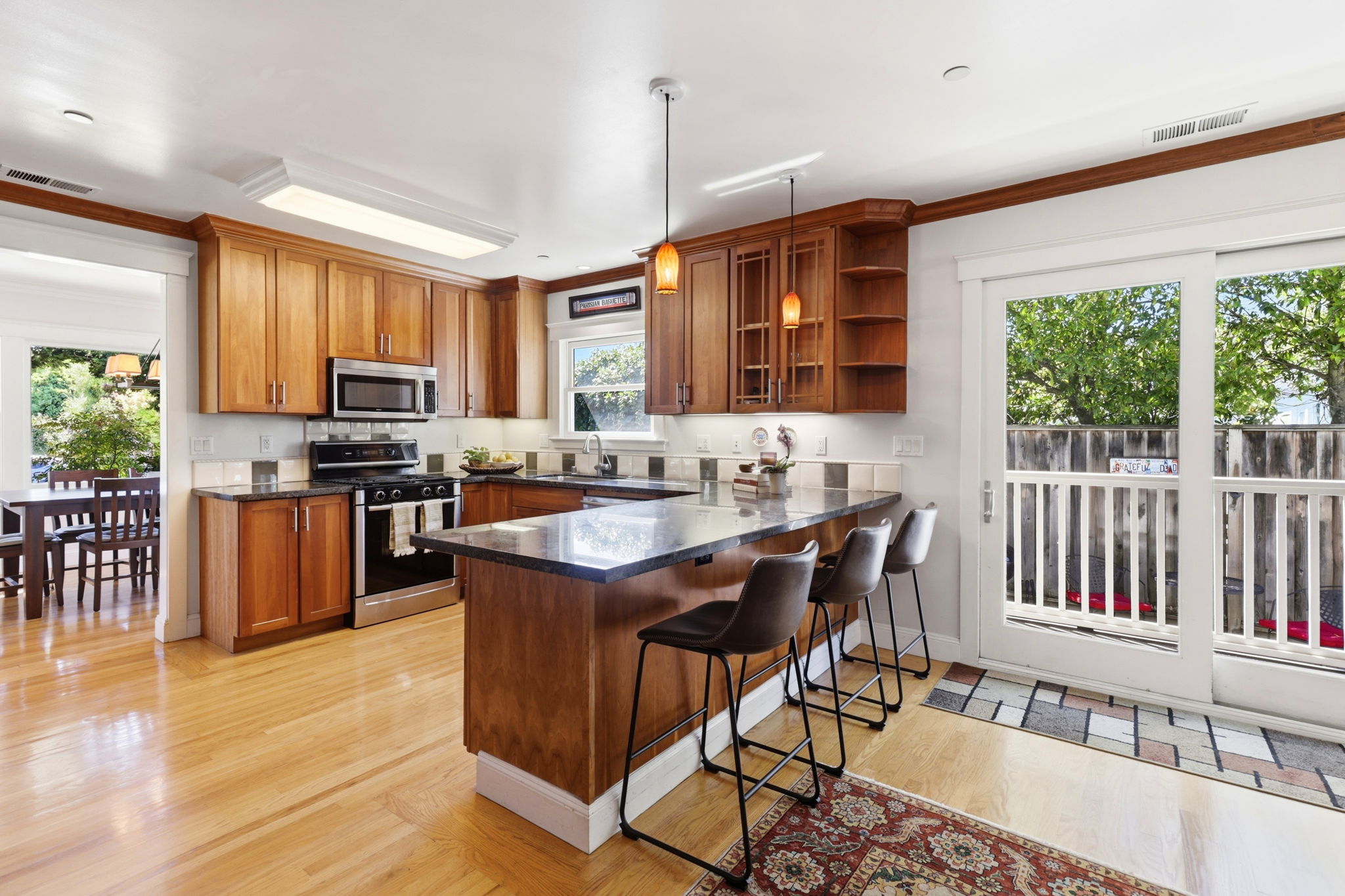 015_F8_828 Laurel Ave