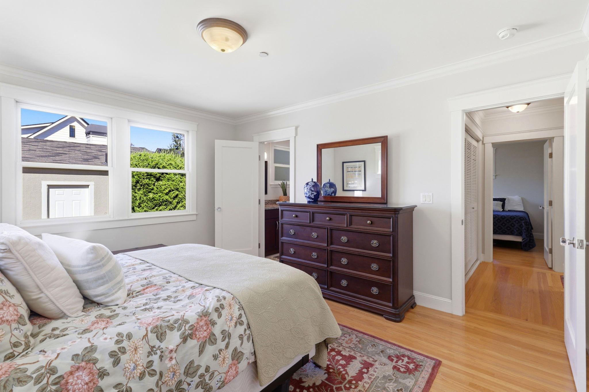 033_F8_828 Laurel Ave