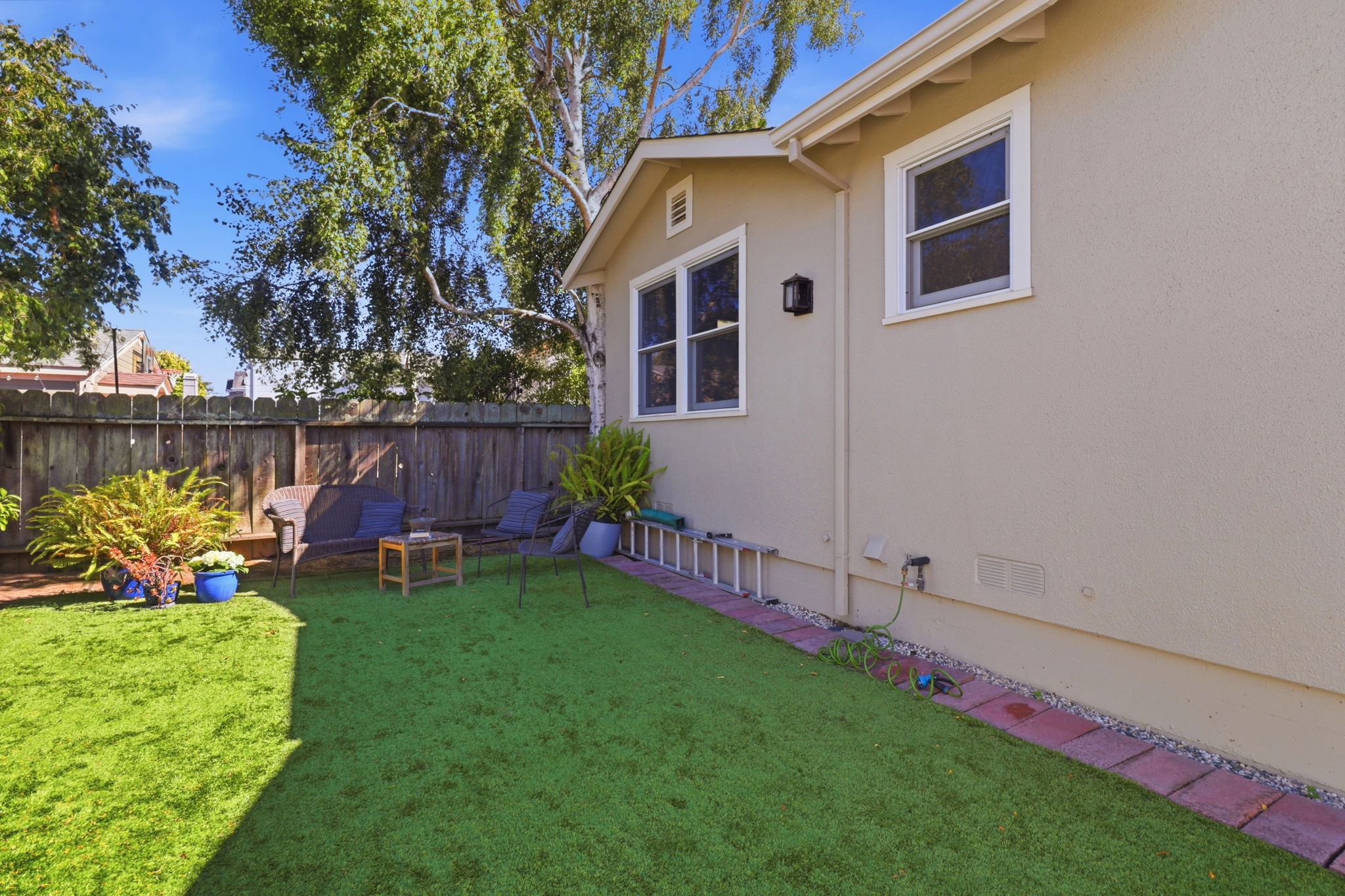 043_F8_828 Laurel Ave