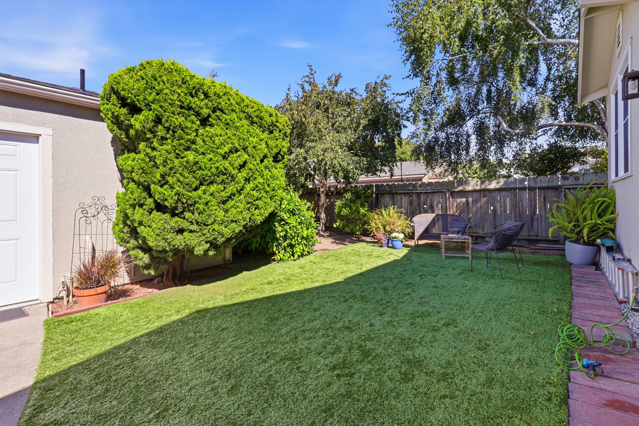 046_F8_828 Laurel Ave