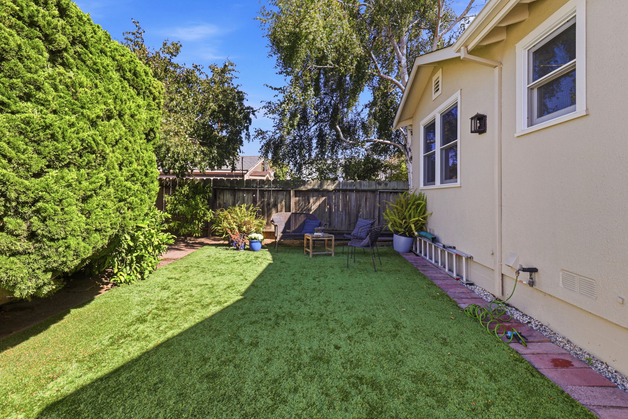 047_F8_828 Laurel Ave