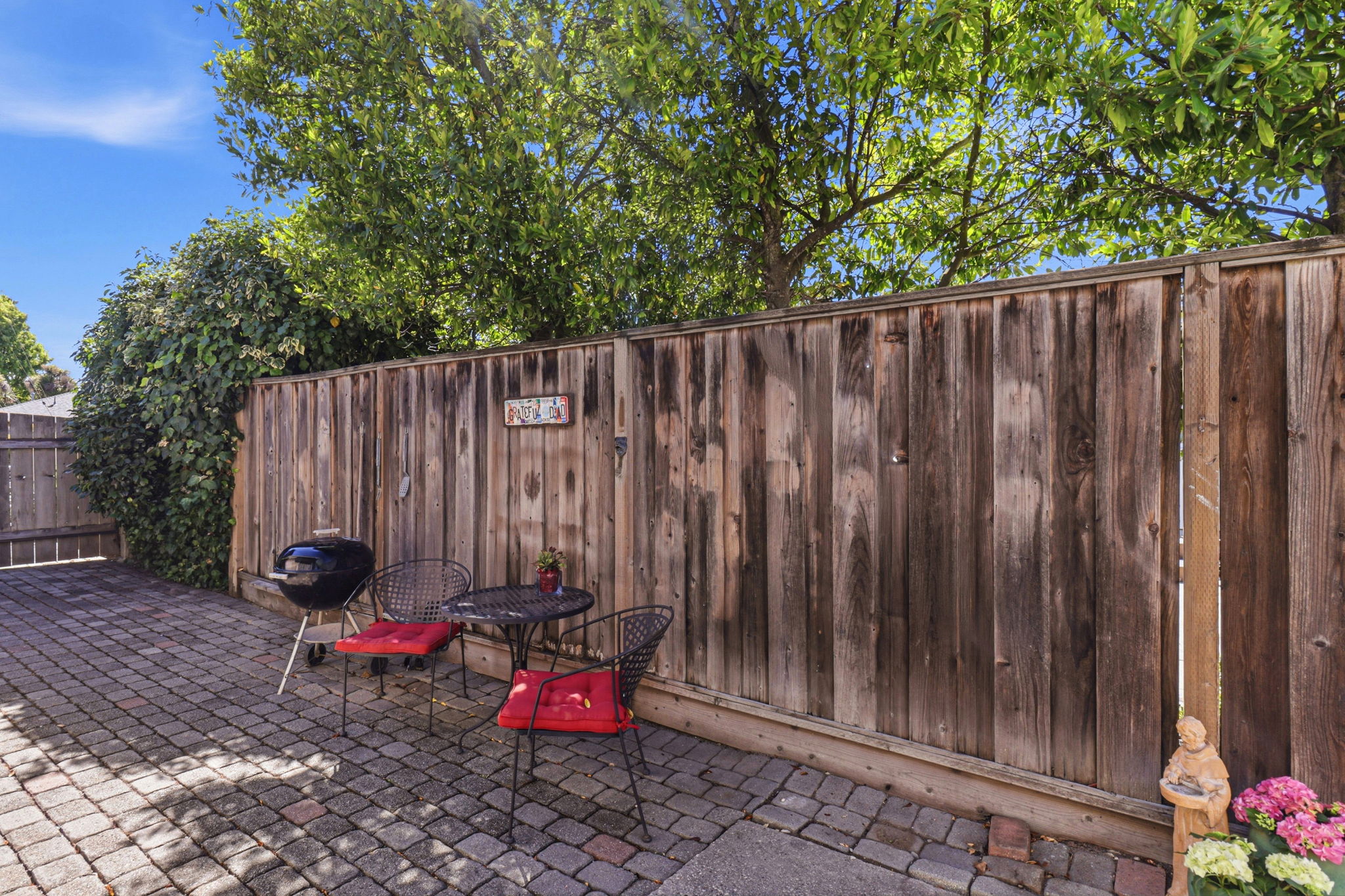 048_F8_828 Laurel Ave