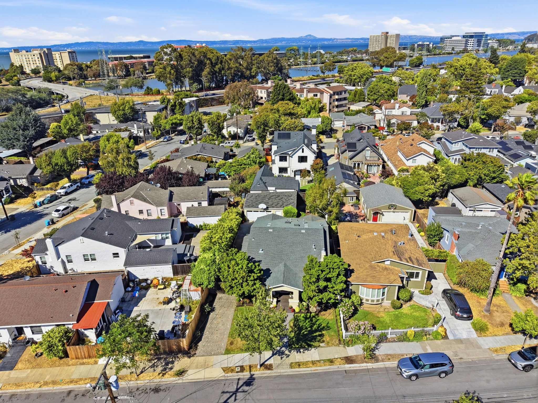 005_F8_AERIAL_828 Laurel Ave