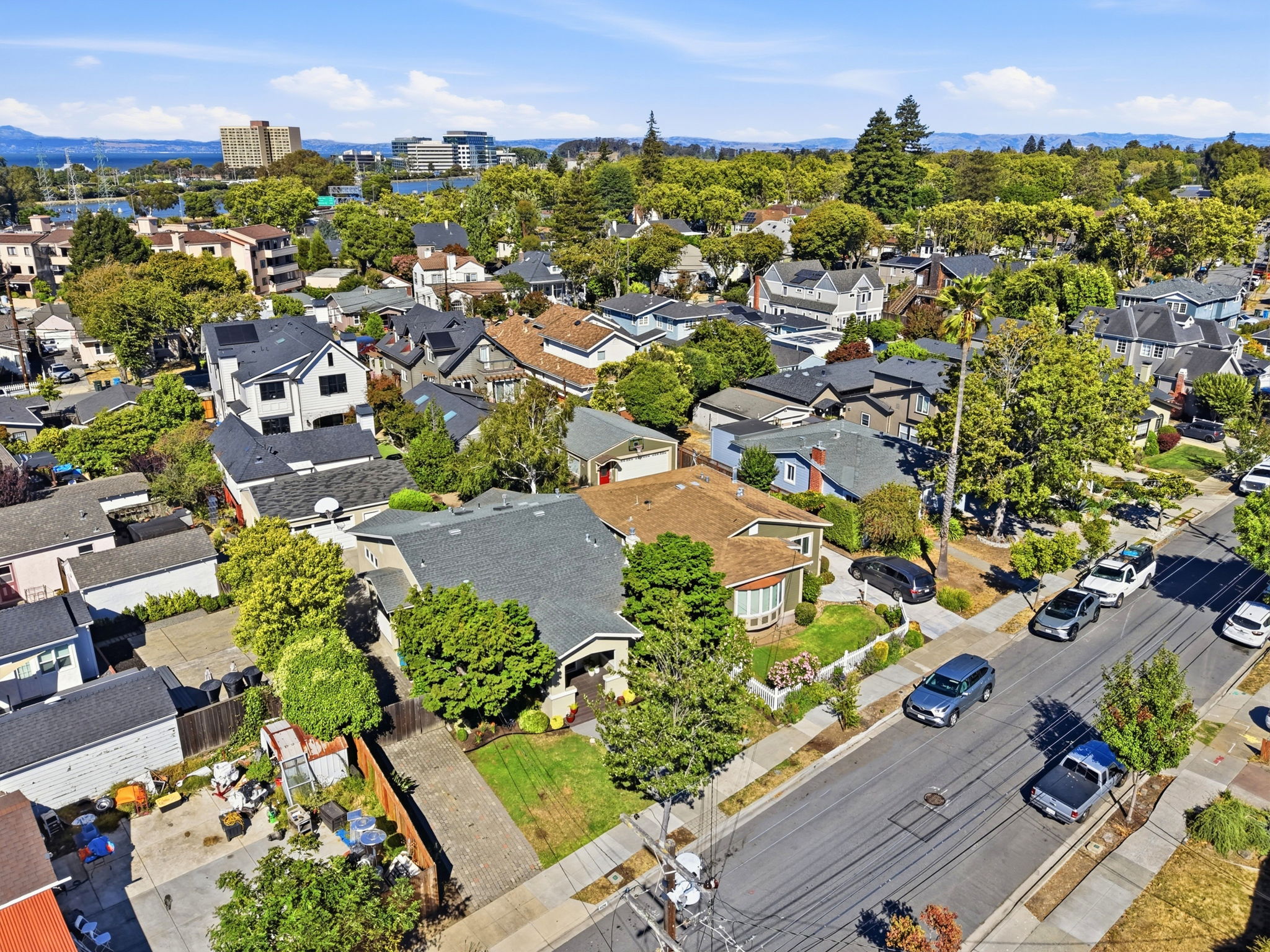 014_F8_AERIAL_828 Laurel Ave