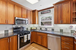 018_F8_828 Laurel Ave