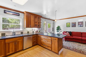019_F8_828 Laurel Ave