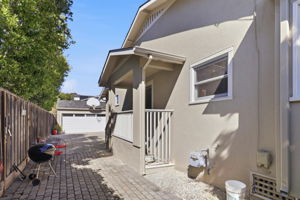 040_F8_828 Laurel Ave