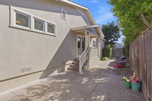 041_F8_828 Laurel Ave