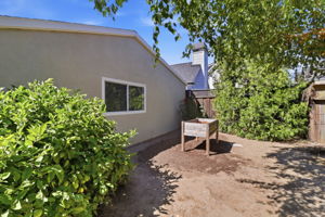 044_F8_828 Laurel Ave
