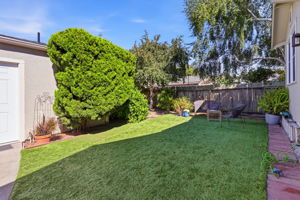 046_F8_828 Laurel Ave