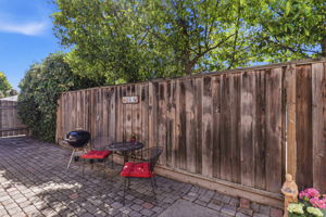 048_F8_828 Laurel Ave