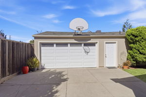 050_F8_828 Laurel Ave