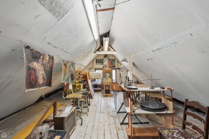 Used as an artist studio for many years (3rd floor)