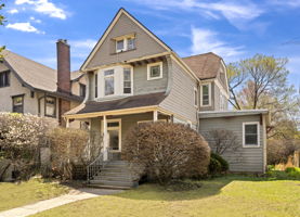 Close to Metra, CTA purple line, restaurants and all kinds of shops, all within easy walking distance