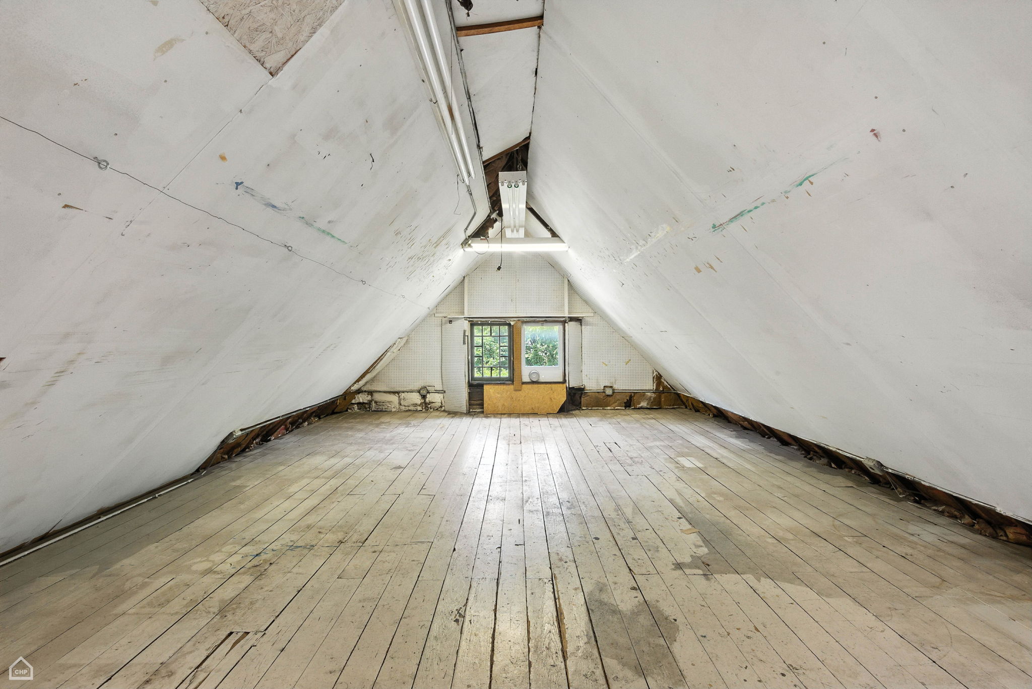 Large expandable space (third floor)
