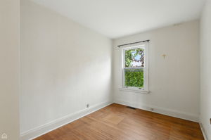 Fifth bedroom (second floor)