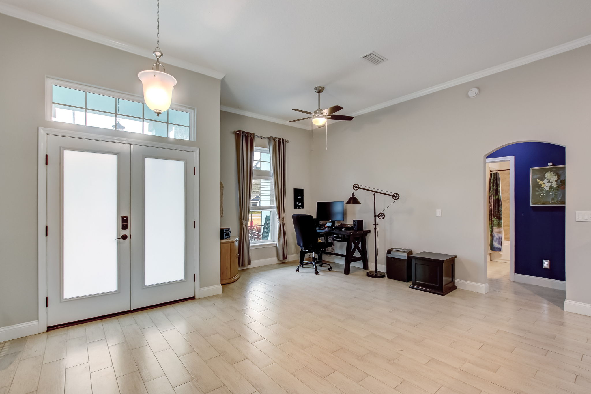 Foyer/Living Room
