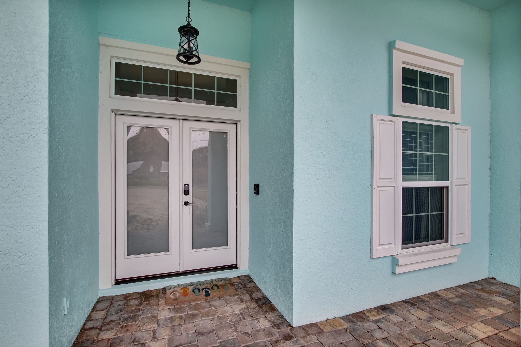 Front Porch/Entrance