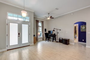 Foyer/Living Room
