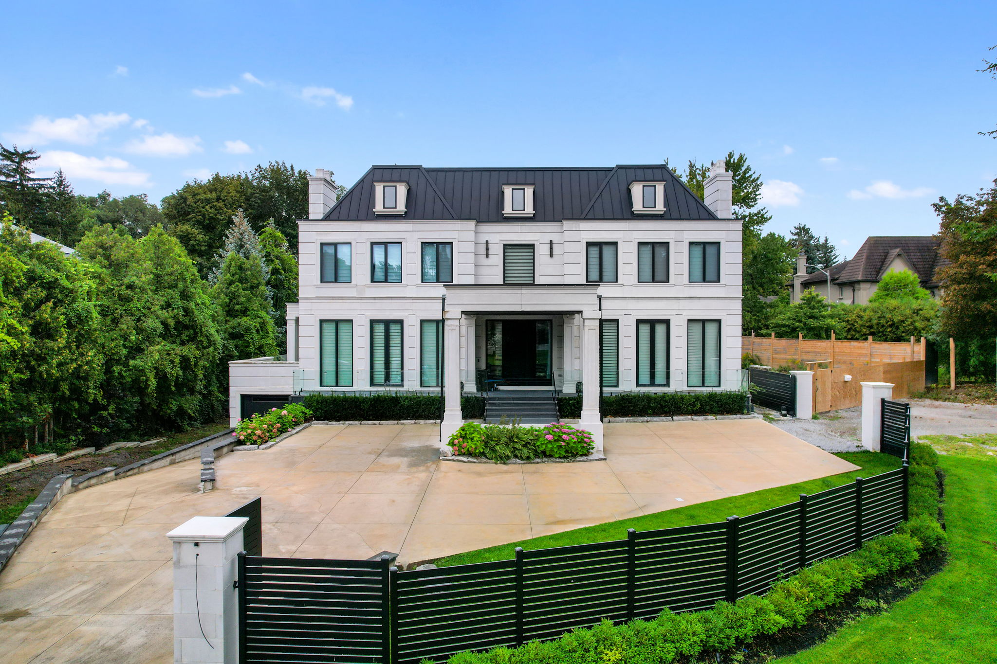 83 Forest Heights Blvd Toronto, ON M2L 2K7