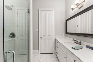 full bath at guest suite