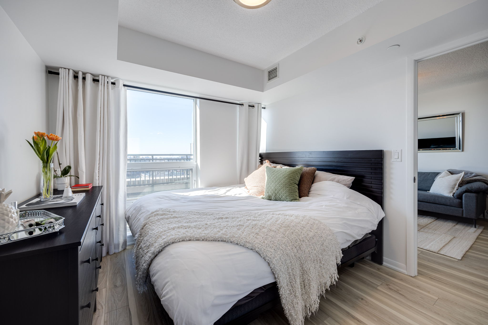 Toronto property showcase — delivered property photograph 25
