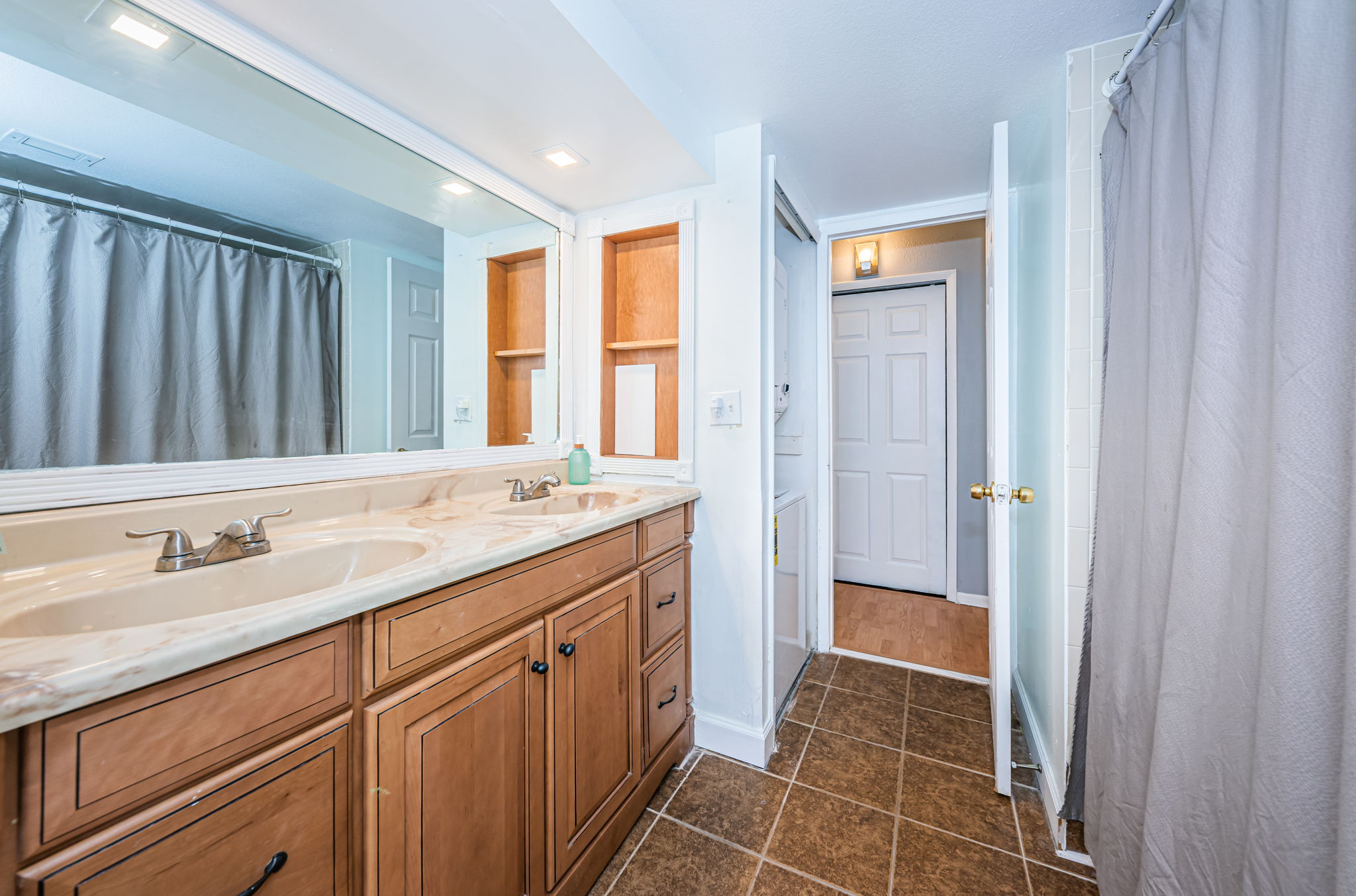 Master Bathroom1b