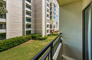 Master Bedroom Balcony3