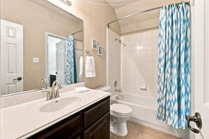  Photo 40