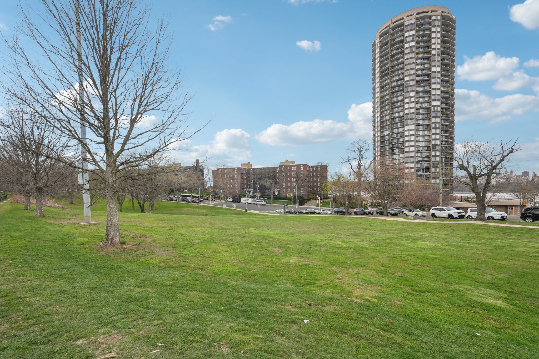 8300 Boulevard E-1704-003.jpg