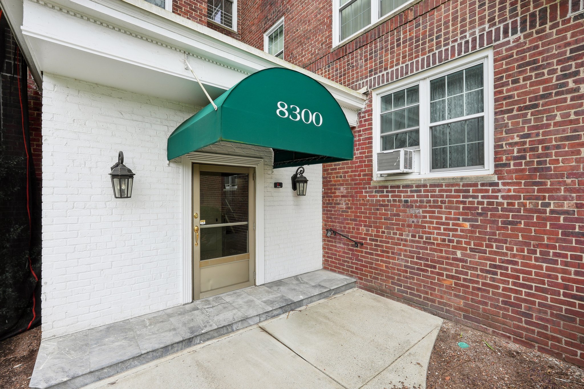 8300 Boulevard E-1704-005.jpg