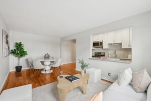 8300 Boulevard E-1704-008.jpg