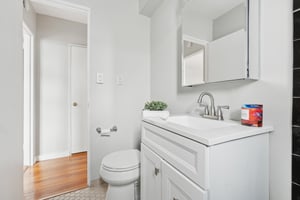 8300 Boulevard E-1704-028.jpg