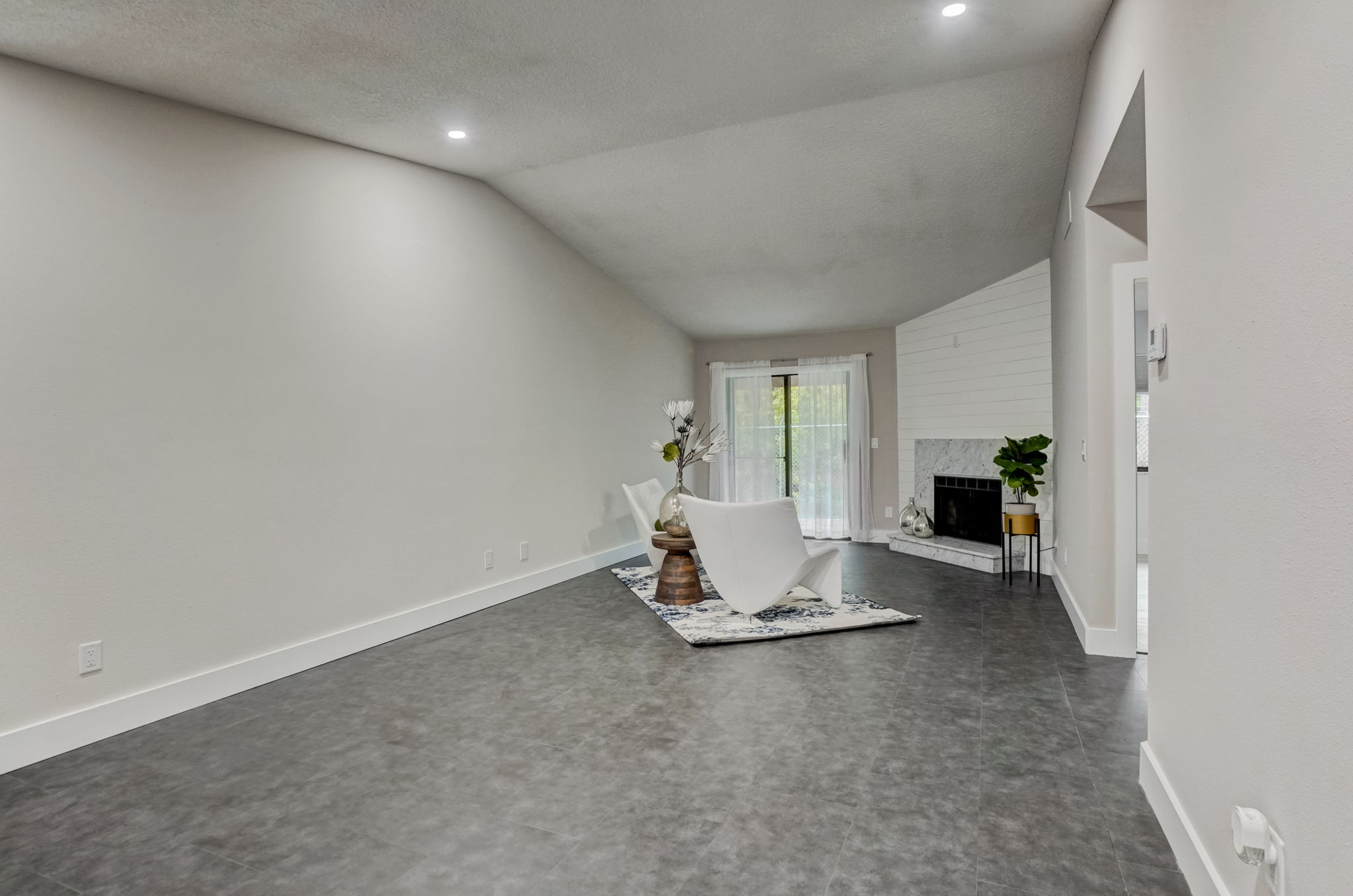 Plaza Gate Ln 1071 -011