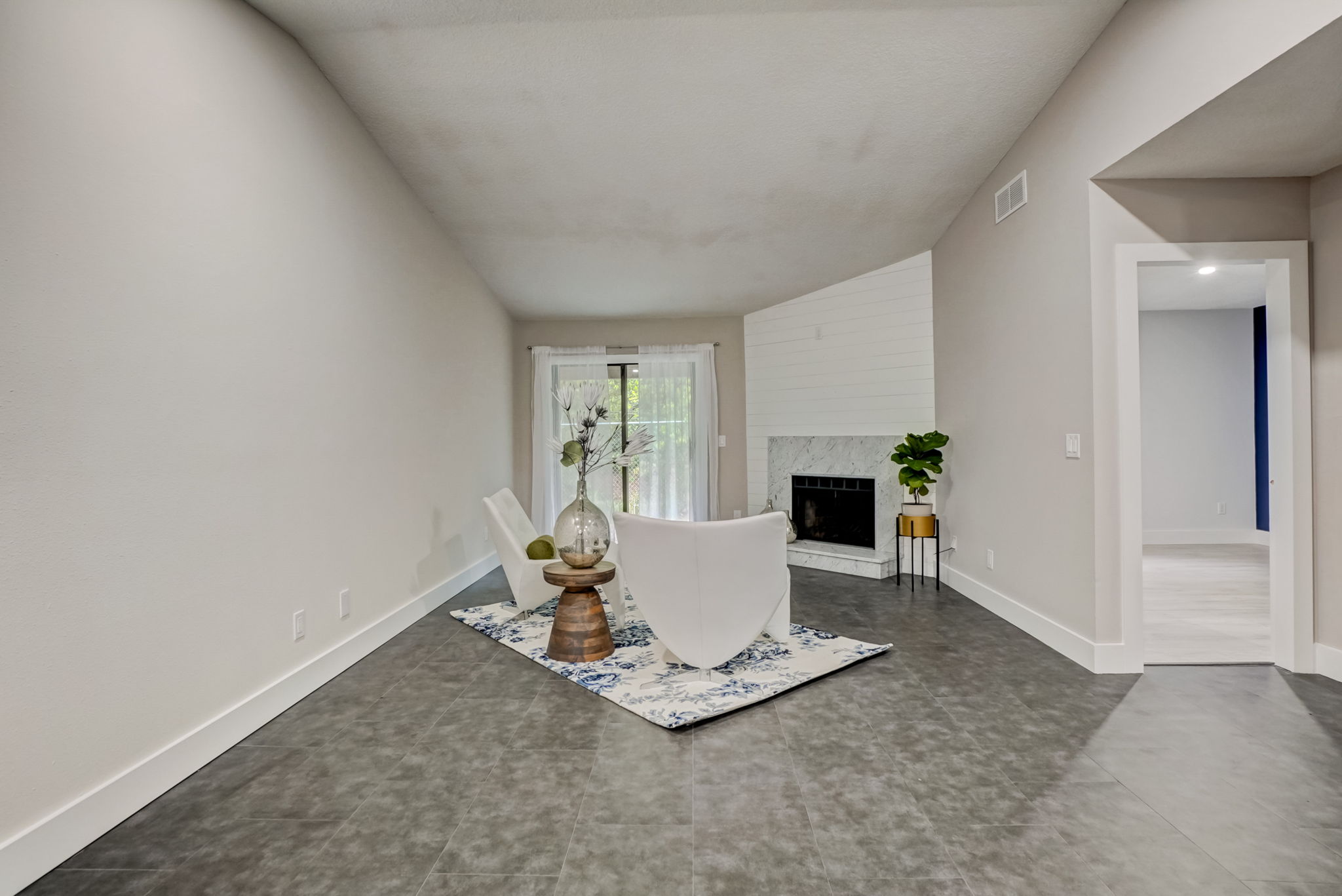 Plaza Gate Ln 1071 -012