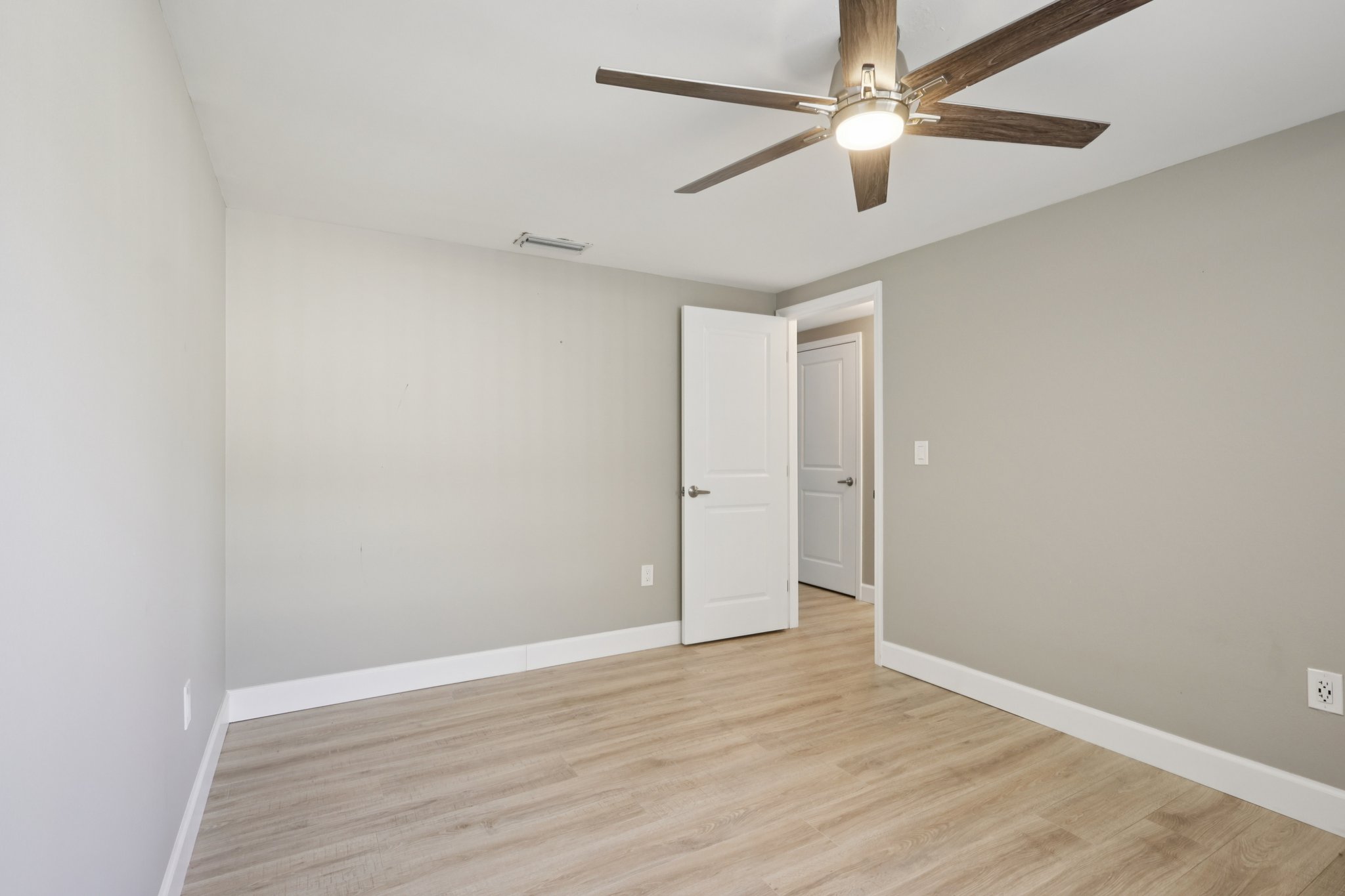 Valley Stream Ln-S2212-027.jpg