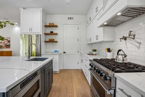 McConnell Ave-S0608-028.jpg