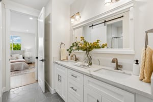 McConnell Ave-S0608-057.jpg