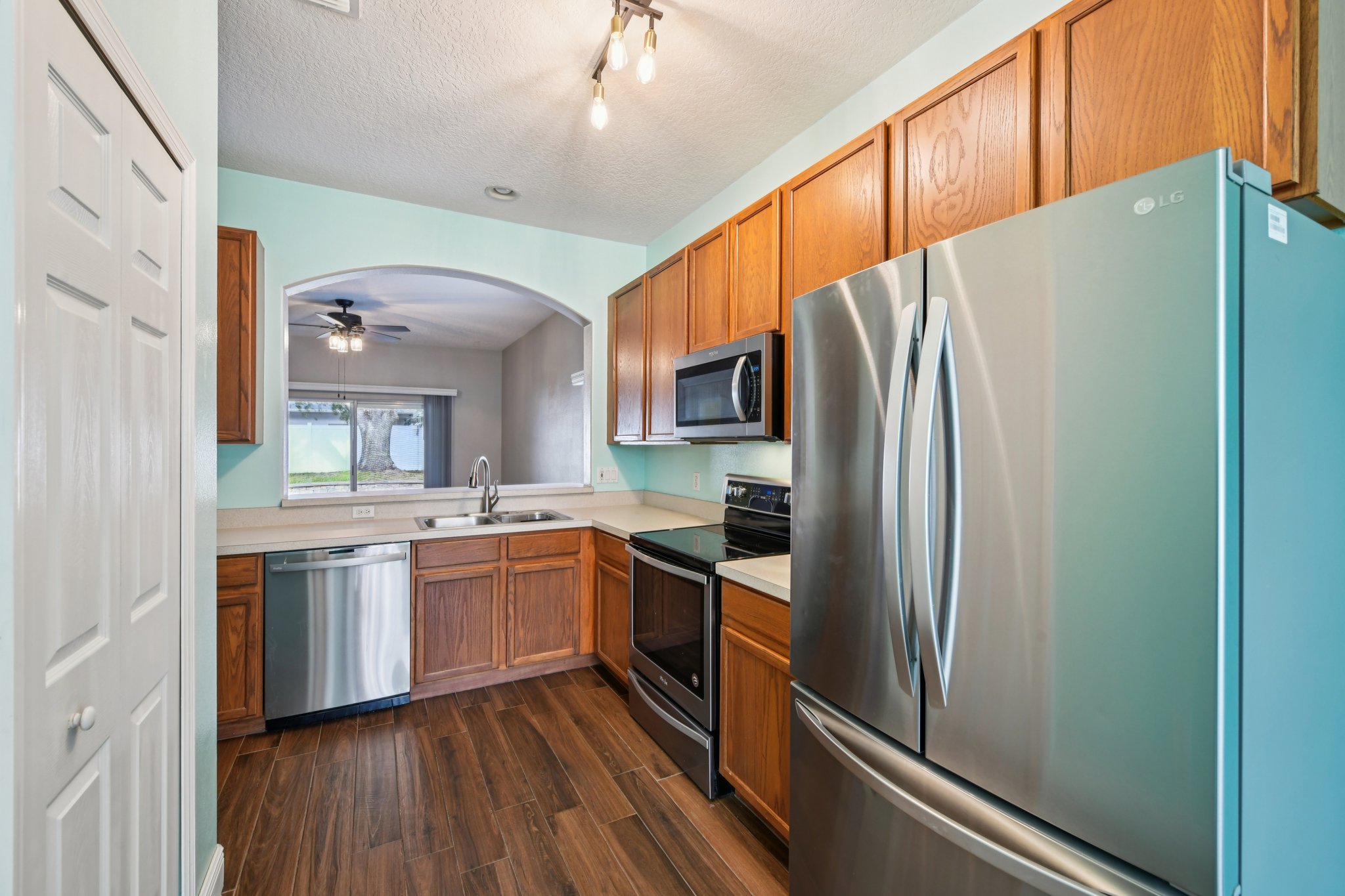 Lake Amhurst Tr-S1612-014.jpg